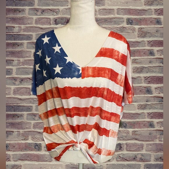Signature Studio Tops - Signature Studio American Flag Top FROM CATO in SIZE XLarge LIKE NEW